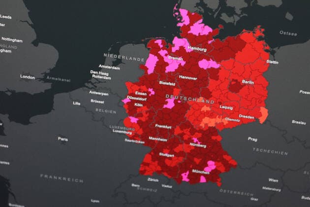Dashboard des RKI, die 7-Tage-Inzidenz liegt nun bei 312,1 7-Tage-Inzidenz, Dashboard des RKI auf einem Monitor am 23.05.2022 in Siegen Deutschland.