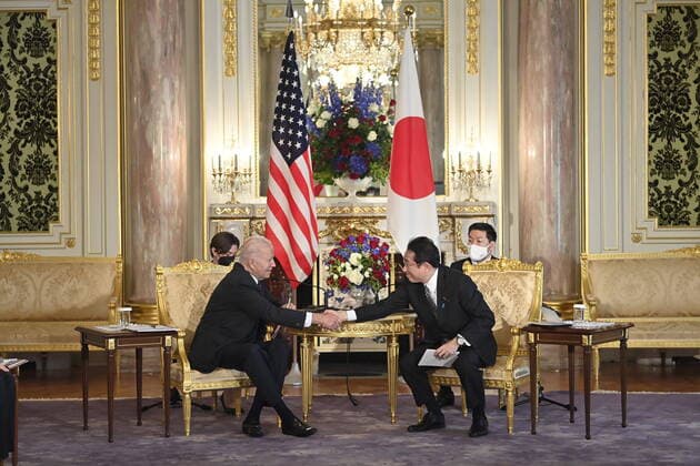 Bilder des Jahres 2022, News 05 Mai News Themen der Woche KW21 News Bilder des Tages May 23, 2022, Tokyo, Japan: U.S. President Joe Biden and Japanese Prime Minister Fumio Kishida attend the Japan-US summit meeting at Akasaka Palace State Guest House in Tokyo. President Biden is visiting Japan within the QUAD summit of the Indo-Pacific countries - United States, Japan, Australia, India - that will be held in Tokyo on the 24th of May. Tokyo Japan - ZUMAz114 20220523_zih_z114_024 Copyright: xPOOLx