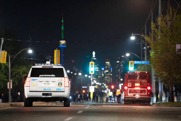 News Themen der Woche KW20 News Bilder des Tages May 22, 2022, Toronto, Ontario, Canada: Victoria Day celebrations at TorontoÃ¢â‚¬â ¢s Woodbine beach turned violent Sunday night after two people were shot, one stabbed, and many burned after being shot with fireworks. Toronto Canada - ZUMAm215 20220522_zip_m215_006 Copyright: xArlynxMcAdoreyx