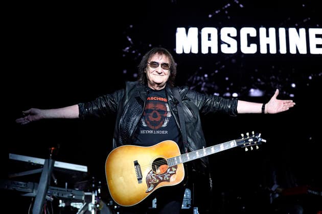 Dieter Maschine Birr live bei einem Konzert der Rock Legenden Live 2022 in der Max-Schmeling-Halle. Berlin, 22.05.2022