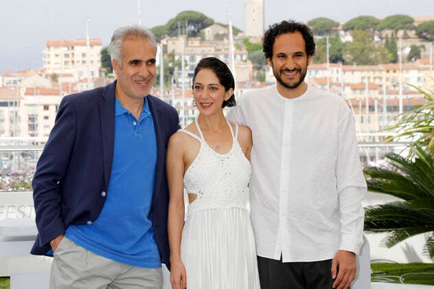 Mehdi Bajestani, Zar Amir-Ebrahimi und Ali Abbasi beim Photocall zum Kinofilm Holy Spider auf dem Festival de Cannes 2022 75. Internationale Filmfestspiele von Cannes am Palais des Festivals. Cannes, 23.05.2022