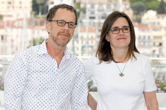 Ethan Coen un Tricia Cooke beim Photocall zum Dokumentarfilm Jerry Lee Lewis: Trouble in Mind auf dem Festival de Cannes 2022 75. Internationale Filmfestspiele von Cannes am Palais des Festivals. Cannes, 23.05.2022