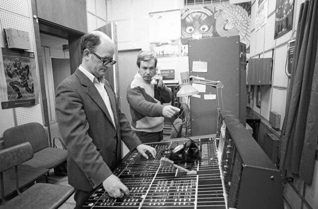 Sports commentator Yevgeny Lepetukhin 850900 01.05.1990 Yevgeny Lepetukhin, Soviet TV and radio sports commentator at work. Sergey Titov Sputnik Moscow Russia  Copyright: xSergeyxTitovx