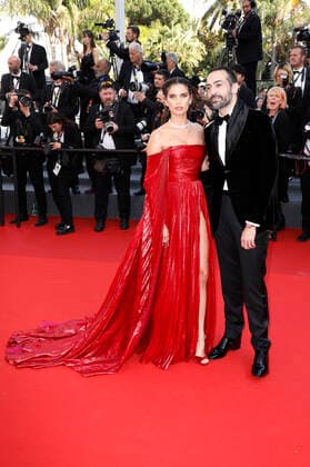Sara Sampaio und Mohammed Al Turki bei der Premiere des Kinofilms Decision to Leave Heojil kyolshim auf dem Festival de Cannes 2022 75. Internationale Filmfestspiele von Cannes im Palais des Festivals. Cannes, 23.05.2022