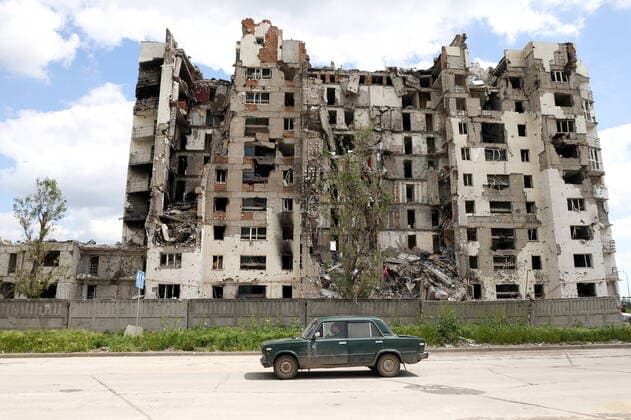 News Themen der Woche KW21 News Bilder des Tages DONETSK REGION, UKRAINE - MAY 23, 2022: The ruins of a residential building destroyed due to hostilities in Mariupol, which is controlled by the Donetsk People s Republic. The Russian Armed Forces are carrying out a special military operation in Ukraine in response to requests from the leaders of the Donetsk People s Republic and Lugansk People s Republic for assistance. Vladimir Gerdo TASS  TS1326CE