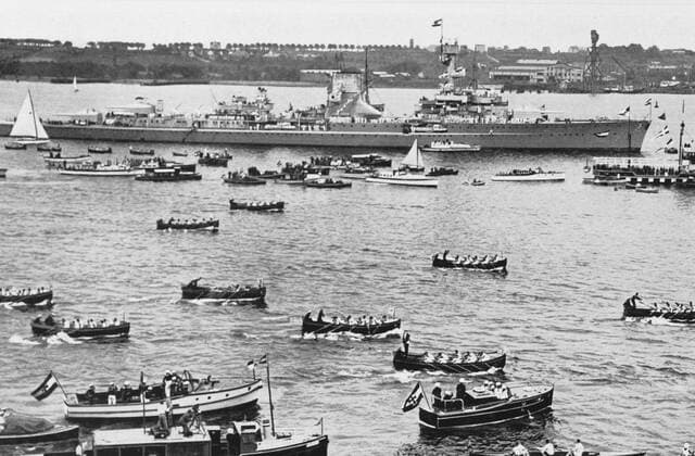 Hitler inspecting the German fleet in Kiel in 1934 Boats in the port of Kiel (Germany) during Adolf Hitler s visit in 1934 Copyright: xPhoto12 CollectionxparticuliÃ¨rex HTL04112_143