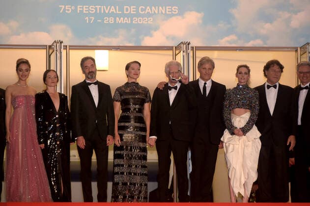 75th Cannes film festival 2022, Red carpet film Crimes Of The Future. Pictured: Denise Capezza, Nadia Litz, Don McKellar, LÃ a Seydoux, David Cronenberg, Viggo Mortensen, Kristen Stewart  Copyright: xAlbertoxTerenghi Cannesx2022x xix xVenezia2020x
