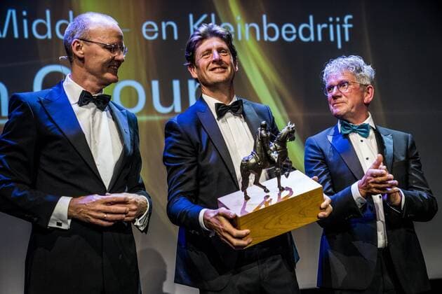 Königin Maxima der Niederlande bei König Willem I Preisverleihung in Amsterdam 2022-05-23 21:23:03 GRONINGEN - Klaas Knot, president of De Nederlandsche Bank and chairman of the Koning Willem I Foundation and Queen Maxima, presented the Koning Willem I prize in the SME category to Maan Group in the Groningen Forum. This enterprise prize is awarded once every two years. ANP SIESE VEENSTRA netherlands out - belgium out
