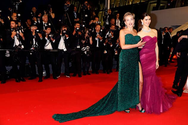 Entertainment Themen der Woche KW21 Entertainment Bilder des Tages Internationale Filmfestspiele von Cannes, Crimes Of The Future Premiere Sharon Stone und Helena Gatsby bei der Premiere des Kinofilms Crimes of the Future auf dem Festival de Cannes 2022 75. Internationale Filmfestspiele von Cannes im Palais des Festivals. Cannes, 23.05.2022 *** Sharon Stone and Helena Gatsby at the premiere of the feature film Crimes of the Future at the Festival de Cannes 2022 75 Cannes International Film Festival at the Palais des Festivals Cannes, 23 05 2022. Foto:xD.xBedrosianx xFuturexImage