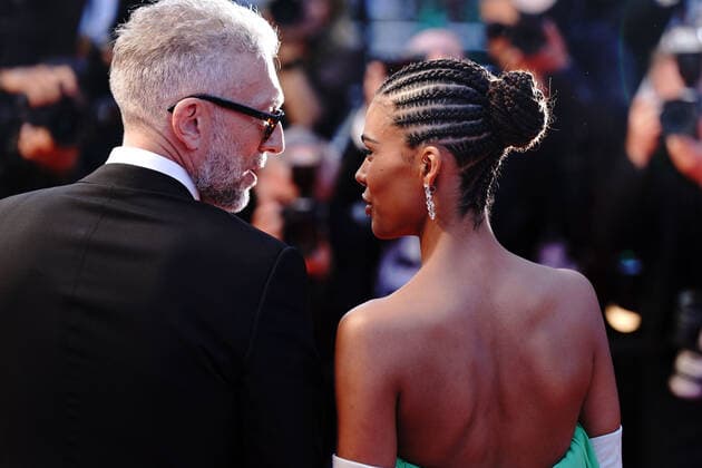 Internationale Filmfestspiele von Cannes, Crimes Of The Future Premiere Tina Kunakey - Vincent Cassel CELEBRITES : 75Ã me Festival de Cannes - Tapis rouge du film Â« Crimes of the Future Â» - 23 05 2022 NorbertScanella Panoramic 