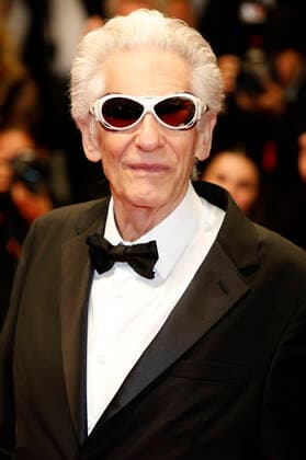 Entertainment Bilder des Tages Internationale Filmfestspiele von Cannes, Crimes Of The Future Premiere David Cronenberg bei der Premiere des Kinofilms Crimes of the Future auf dem Festival de Cannes 2022 75. Internationale Filmfestspiele von Cannes im Palais des Festivals. Cannes, 23.05.2022