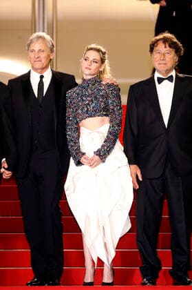 Internationale Filmfestspiele von Cannes, Crimes Of The Future Premiere Viggo Mortensen, Kristen Stewart und Robert Lantos bei der Premiere des Kinofilms Crimes of the Future auf dem Festival de Cannes 2022 75. Internationale Filmfestspiele von Cannes im Palais des Festivals. Cannes, 23.05.2022