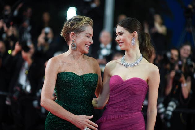 75eme Festival International du Film de Cannes. Montee des marches du film Crimes du futur . Festival de Cannes 2022 - The 75th annual Cannes film festival 2022 in Cannes - France - crimes of the future Red Carpet - Sharon Stone 280682 2022-05-23 Cannes France  Copyright: xMPPx STAR_280682_144