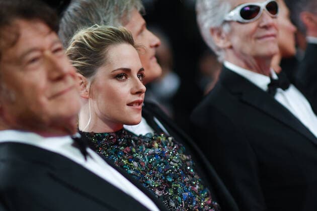 75eme Festival International du Film de Cannes. Montee des marches du film Crimes du futur . Festival de Cannes 2022 - The 75th annual Cannes film festival 2022 in Cannes - France - crimes of the future Red Carpet - Kristen Stewart; David Cronenberg 280682 2022-05-23 Cannes France  Copyright: xMPPx STAR_280682_174
