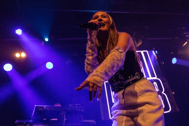 Mimi Webb live in Oslo, Norway Oslo, Norway. 23rd, May 2022. The English singer and songwriter Mimi Webb performs a live concert at Parkteatret in Oslo. Oslo Norway  Copyright: xGonzalesxPhoto StianxS.xMollerx