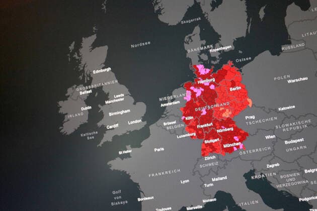 Dashboard des RKI, die 7-Tage-Inzidenz liegt nun bei 307,2 7-Tage-Inzidenz, Dashboard des RKI auf einem Monitor am 24.05.2022 in Siegen Deutschland.