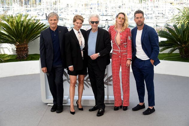 75th Cannes film festival 2022, Photocall film Crimes of the future. Pictured: Kristen Stewart, Lea Seydoux, David Cronenberg, Scott Speedman, Viggo Mortensen  Copyright: xAlbertoxTerenghi Cannesx2022x xix xVenezia2020x