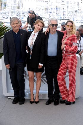 75th Cannes film festival 2022, Photocall film Crimes of the future. Pictured: Kristen Stewart, Lea Seydoux, David Cronenberg, Viggo Mortensen  Copyright: xAlbertoxTerenghi Cannesx2022x xix xVenezia2020x