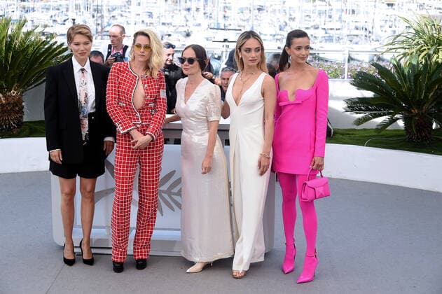 75th Cannes film festival 2022, Photocall film Crimes of the future. Pictured: Kristen Stewart, Lea Seydoux, Denise Capezza, Nadia Litz, Lihi Kornowski  Copyright: xAlbertoxTerenghi Cannesx2022x xix xVenezia2020x