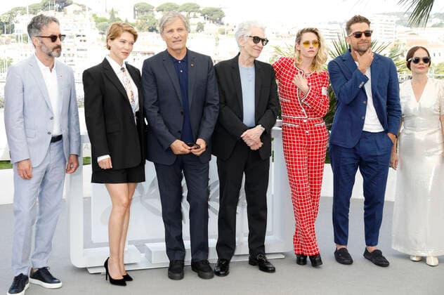 Don McKellar, Lea Seydoux, Viggo Mortensen, David Cronenberg, Kristen Stewart, Scott Speedman und Nadia Litz beim Photocall zum Kinofilm Crimes of the Future auf dem Festival de Cannes 2022 75. Internationale Filmfestspiele von Cannes am Palais des Festivals. Cannes,