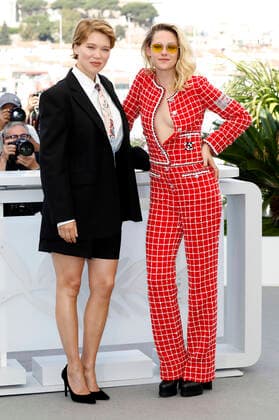 Lea Seydoux und Kristen Stewart beim Photocall zum Kinofilm Crimes of the Future auf dem Festival de Cannes 2022 75. Internationale Filmfestspiele von Cannes am Palais des Festivals. Cannes,