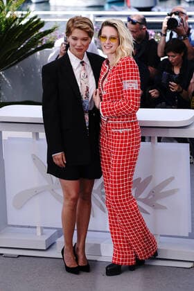 Lea Seydoux - Kristen Stewart CELEBRITES : 75Ã me Festival de Cannes - Photocall du film Â« Crimes of the Future Â» - 24 05 2022 NorbertScanella Panoramic 
