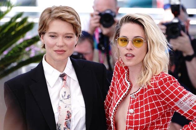 Lea Seydoux - Kristen Stewart CELEBRITES : 75Ã me Festival de Cannes - Photocall du film Â« Crimes of the Future Â» - 24 05 2022 NorbertScanella Panoramic 