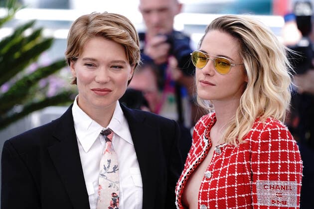 Lea Seydoux - Kristen Stewart CELEBRITES : 75Ã me Festival de Cannes - Photocall du film Â« Crimes of the Future Â» - 24 05 2022 NorbertScanella Panoramic 