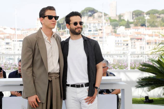 Selahattin Pasali und Ekin Koc beim Photocall zum Kinofilm Burning Days Kurak Günler auf dem Festival de Cannes 2022 75. Internationale Filmfestspiele von Cannes am Palais des Festivals. Cannes, 24.05.2022