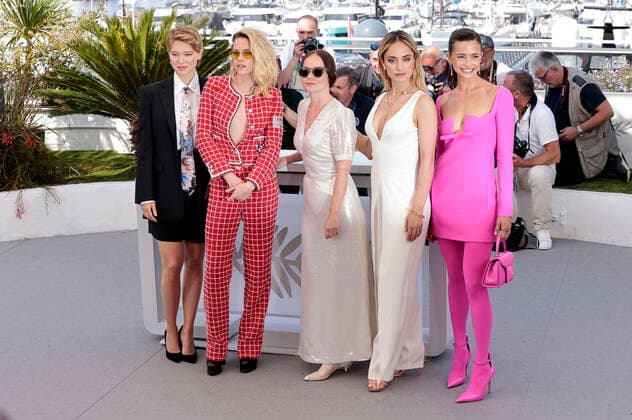 Lea Seydoux, Kristen Stewart, Nadia Litz, Denise Capezza und Lihi Kornowski beim Photocall zum Kinofilm Crimes of the Future auf dem Festival de Cannes 2022 75. Internationale Filmfestspiele von Cannes am Palais des Festivals. Cannes, 24.05.2022