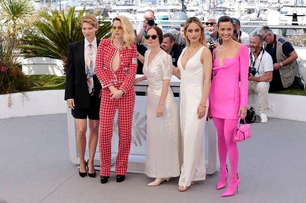 Lea Seydoux, Kristen Stewart, Nadia Litz, Denise Capezza und Lihi Kornowski beim Photocall zum Kinofilm Crimes of the Future auf dem Festival de Cannes 2022 75. Internationale Filmfestspiele von Cannes am Palais des Festivals. Cannes, 24.05.2022