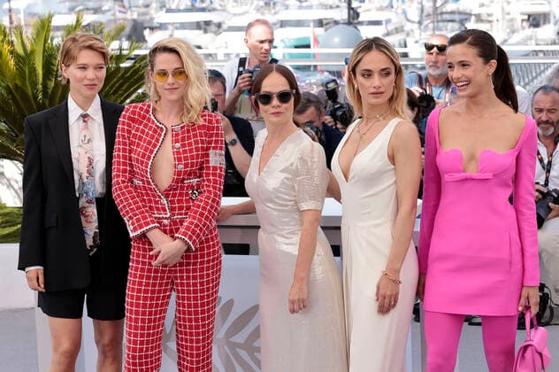 Lea Seydoux, Kristen Stewart, Nadia Litz, Denise Capezza und Lihi Kornowski beim Photocall zum Kinofilm Crimes of the Future auf dem Festival de Cannes 2022 75. Internationale Filmfestspiele von Cannes am Palais des Festivals. Cannes, 24.05.2022