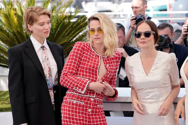 Lea Seydoux, Kristen Stewart und Nadia Litz beim Photocall zum Kinofilm Crimes of the Future auf dem Festival de Cannes 2022 75. Internationale Filmfestspiele von Cannes am Palais des Festivals. Cannes, 24.05.2022