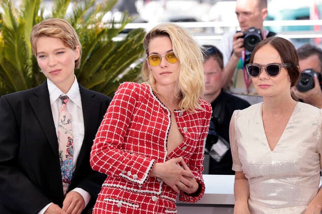 Lea Seydoux, Kristen Stewart und Nadia Litz beim Photocall zum Kinofilm Crimes of the Future auf dem Festival de Cannes 2022 75. Internationale Filmfestspiele von Cannes am Palais des Festivals. Cannes, 24.05.2022