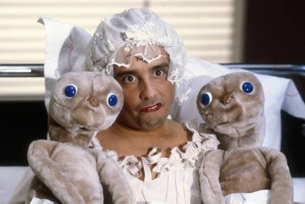 Thierry Le Luron, 1980 French comedian Thierry Le Luron parodying TV presenter Denise Fabre at the birth of her two twins. 1980 Photo Jacques Loew Copyright: xJacquesxLoew Photo12x LWE19A00_282