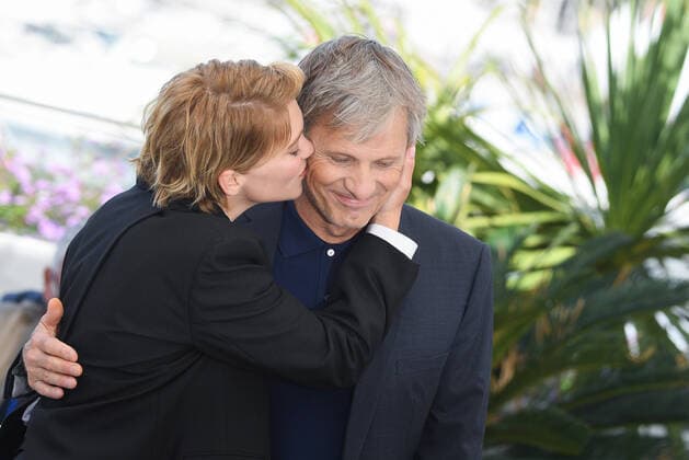 75eme Festival International du Film de Cannes. Photocall du film Les crimes du futur . Festival de Cannes 2022 - The 75th annual Cannes film festival 2022 in Cannes - France - photocall of Crimes of the future - Lea Seydoux , Viggo Mortensen Festival de Cannes 2022 - The 75th annual Cannes film festival 2022 in Cannes - France - photocall of Crimes of the future. 280706 2022-05-24 Cannes France  Copyright: xLionelxGuericolas MPPx STAR_280706_149
