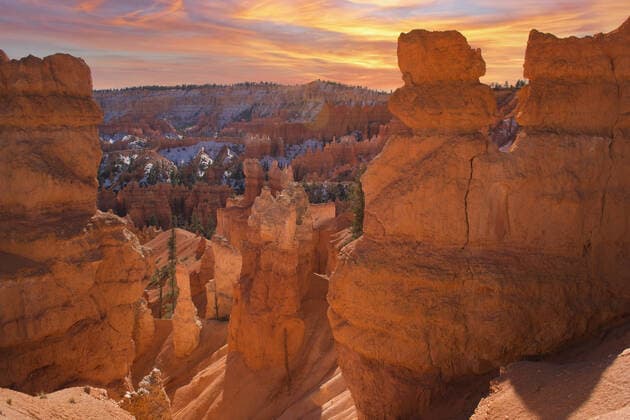 IMAGO Nature: Unsere Erde, Naturschutz, Naturschutzgebiete in Nordamerika Bryce canyon national park in Utah during sunset. Travel and tourism. , 34673748.jpg, bryce, canyon, utah, travel, tourism, landscape, nature, sunset, background, bryce canyon, desert, erosion, geology, landmark, magenta, magenta sky, national, national park, park, rock, scenic, stone, usa, america, united states, outdoors, no people, famous place, travel destinations, beauty in nature, formation, hoodoo, majestic