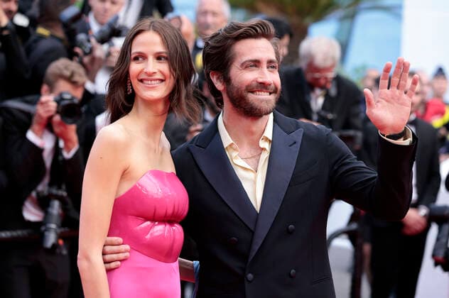 Jake Gyllenhaal mit Freundin Jeanne Cadieu bei der Premiere des Kinofilms The Innocent L Innocent auf dem Festival de Cannes 2022 75. Internationale Filmfestspiele von Cannes im Palais des Festivals. Cannes, 24.05.2022