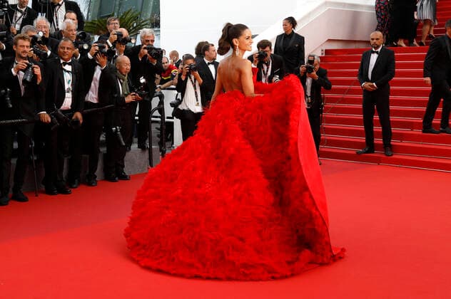 Izabel Goulart bei der Premiere des Kinofilms The Innocent L Innocent auf dem Festival de Cannes 2022 75. Internationale Filmfestspiele von Cannes im Palais des Festivals. Cannes, 24.05.2022