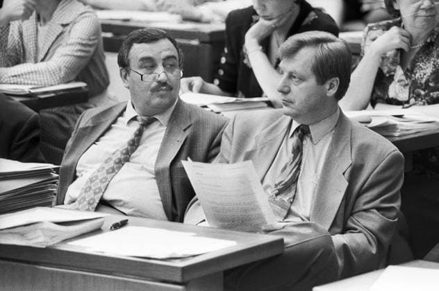Deutschland, Bonn, 05.07.1991. Archiv.: 28-22-13 Sitzung Bundesrat Foto: Eberhard Diepgen (Berlin) und Dr. Peter Radunski Fuer Ihr Archiv! *** Germany, Bonn, 05 07 1991 archive 28 22 13 meeting Bundesrat photo Eberhard Diepgen Berlin and Dr Peter Radunski For your archive