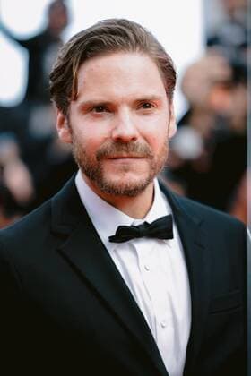 75eme Festival International du Film de Cannes. Montee des marches du film L innocent pour le 75eme anniversaire du festival. 75th Cannes International Film Festival. Rise of the steps of the film L innocent for the 75th anniversary of the festival 280725 0000-00-00 Cannes France Bruhl, Daniel  Copyright: xTerencexBaelenx STAR_280725_060