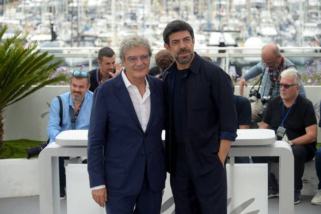 75th Cannes film festival 2022, Photocall film Nostalgia. Pictured: Mario Martone, Pierfrancesco Favino  Copyright: xAlbertoxTerenghi Cannesx2022x xix xVenezia2020x