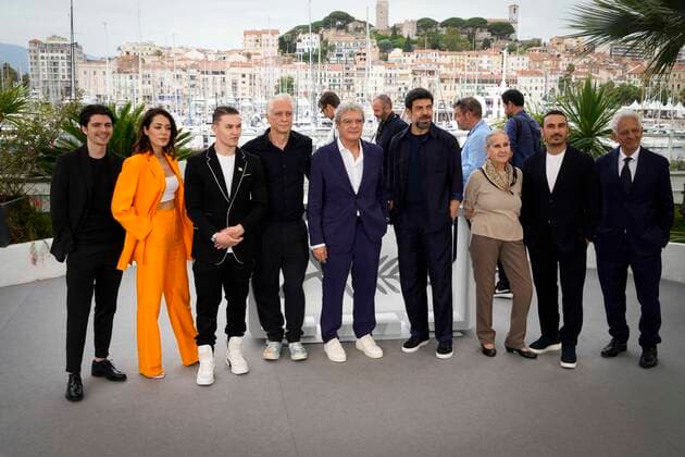 Foto IPP Daniele Cifala™ Cannes 25 05 2022 Nostalgia Photocall - The 75th Annual Cannes Film Festival nella foto: Emanuele Palumbo, Sofia EssaÃ¯di, Artem Tkachuk, Tommaso Ragno, Screenwriter Ippolita Di Majo, Director Mario Martone, Pierfrancesco Favino, Aurora Quattrocchi, Francesco Di Leva and Nello Mascia Italy Photo Press - World Copyright