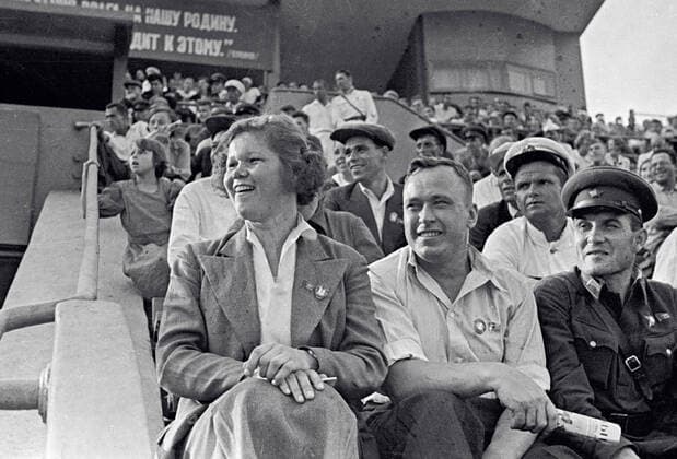 VINOGRADOVA BUSYGIN 19928 01.07.1938 Stakhanovtsy (great toilers) Yevdokiya Vinogradova and Alexander Busygin at Dynamo stadium. Shagin Sputnik Moscow Russia  Copyright: xShaginx