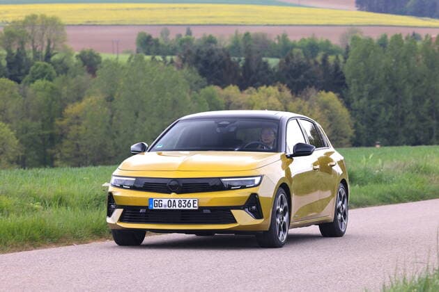 New Opel Astra 6 Hybrid, test drive in French, May 2022 NEWS AUTO : Opel Astra 6 Hybrid 2022 LaurentSanson Panoramic 