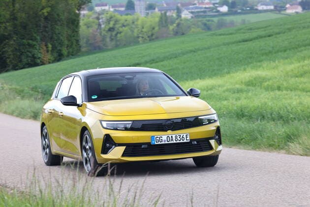 New Opel Astra 6 Hybrid, test drive in French, May 2022 NEWS AUTO : Opel Astra 6 Hybrid 2022 LaurentSanson Panoramic 