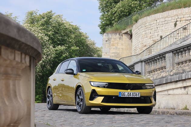 New Opel Astra 6 Hybrid, test drive in French, May 2022 NEWS AUTO : Opel Astra 6 Hybrid 2022 LaurentSanson Panoramic 