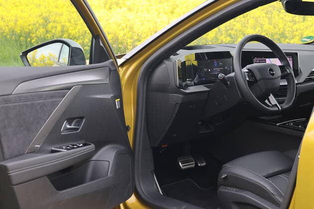 New Opel Astra 6 Hybrid, test drive in French, May 2022 NEWS AUTO : Opel Astra 6 Hybrid 2022 LaurentSanson Panoramic 