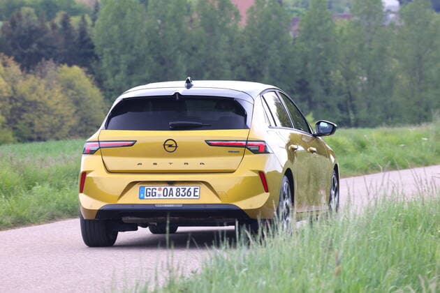 New Opel Astra 6 Hybrid, test drive in French, May 2022 NEWS AUTO : Opel Astra 6 Hybrid 2022 LaurentSanson Panoramic 
