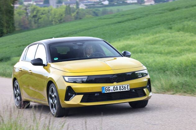 New Opel Astra 6 Hybrid, test drive in French, May 2022 NEWS AUTO : Opel Astra 6 Hybrid 2022 LaurentSanson Panoramic 